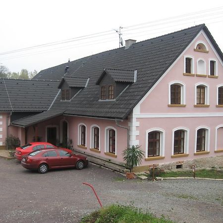 Restaurace A Penzion U Pešíků Červený Kostelec Exterior foto